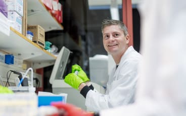 Porträtt av melanomforskaren Göran Jönsson